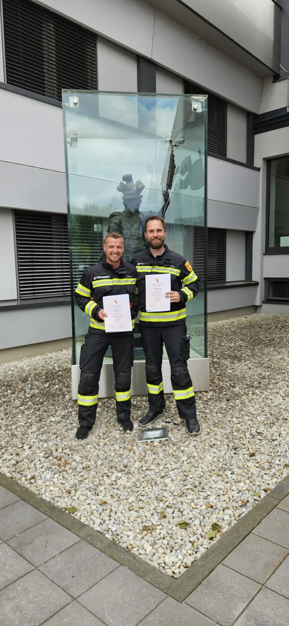 Feuerwehrkameraden absolvieren Truppführer-Ausbildung an Landesfeuerwehrschule